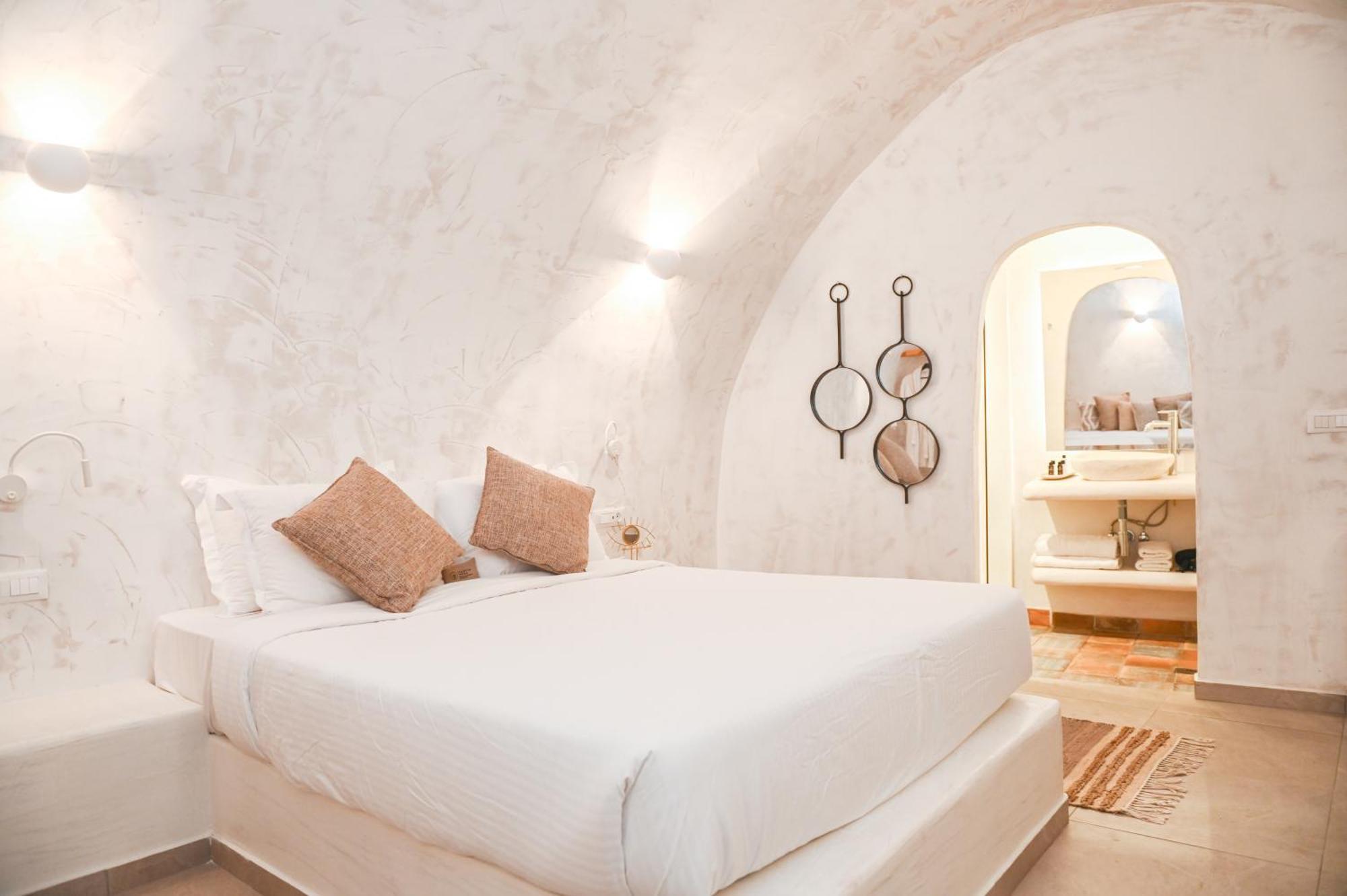 Akrotírion White Curves Santorini Bed & Breakfast エクステリア 写真